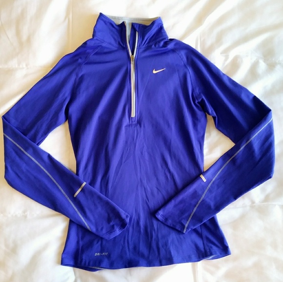 Nike Tops - 👟 Nike Half Zip Top